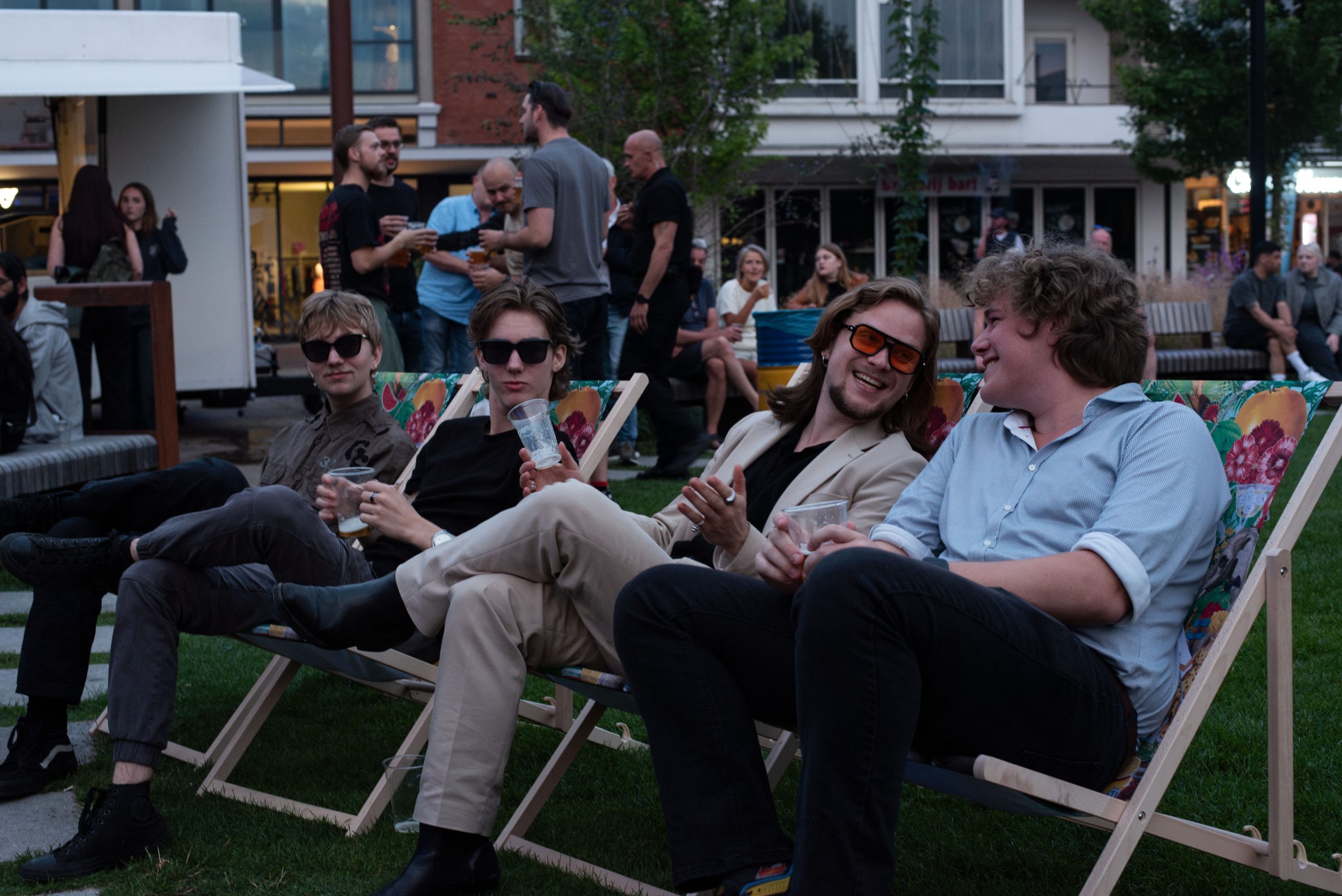 Groep mensen op een festival